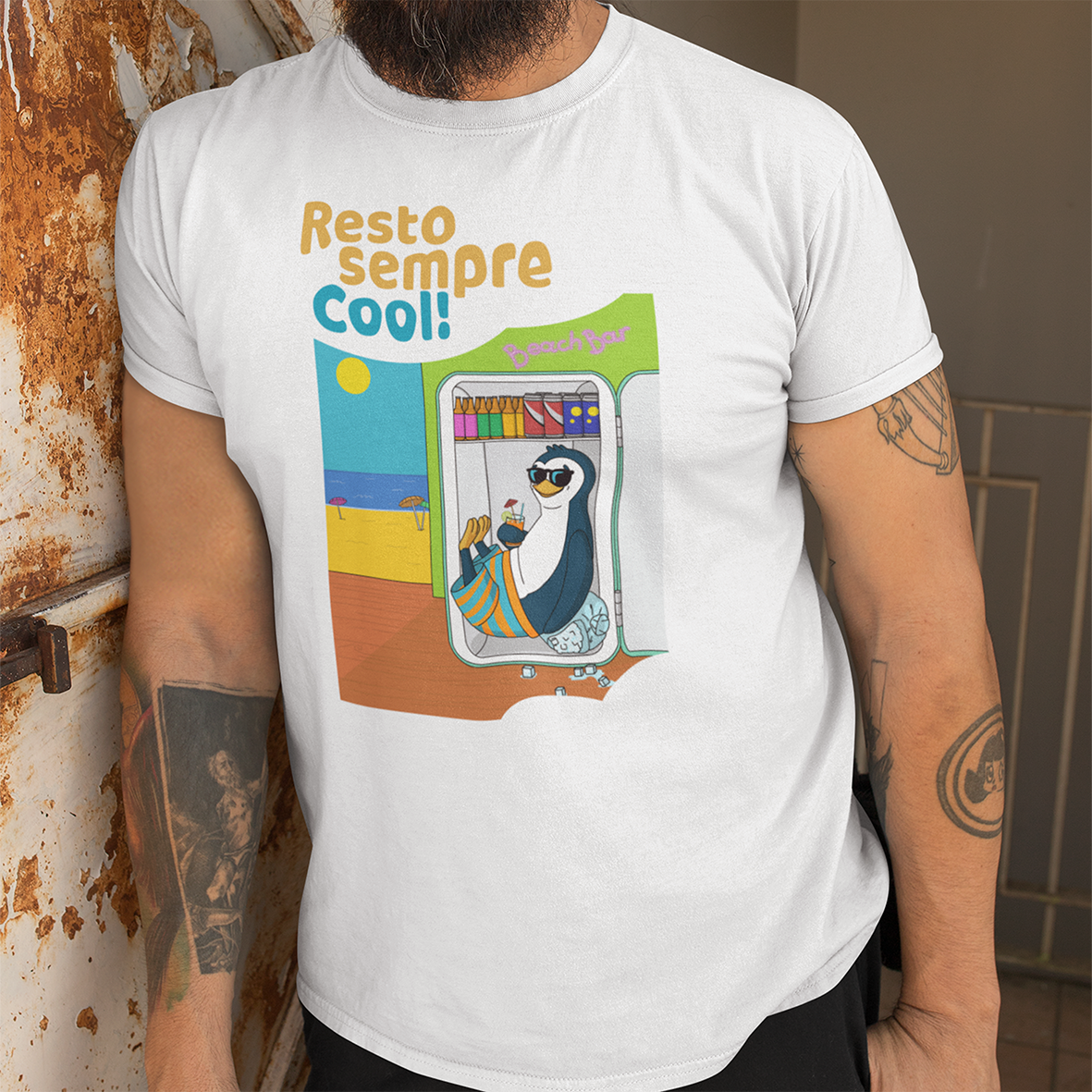 T‑shirt Unisex Pinguino Nino al Frigo del Bar